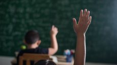 Proposta de concessão inclui reformas e ampliações, mas enfrenta questionamentos sobre a autonomia escolar - Imagem: Reprodução / Freepik