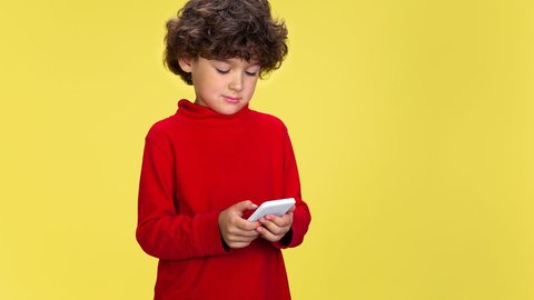 Governo Federal faz alteração em lei que proíbe celulares nas escolas; entenda - Imagem: Reprodução/Freepik
