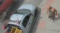 Grávida atropela motociclista após discussão em Santos - Imagem: Reprodução / Câmera de Segurança