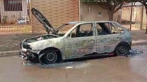 Após flagrar traição, grávida é espancada e tem carro incendiado - Imagem: reprodução Araguaia Notícias