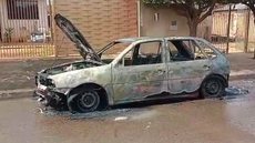 Após flagrar traição, grávida é espancada e tem carro incendiado - Imagem: reprodução Araguaia Notícias