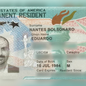 Eduardo Bolsonaro recebeu o green card dos Estados Unidos e passou a ter residência permanente no país, mas o documento não anula sua condenação no Brasil nem impede juridicamente uma eventual extradição - Imagem: Reprodução