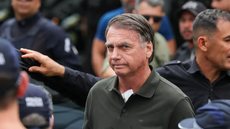 Ex-presidente Jair Bolsonaro tem dificuldades para se adaptar à rotina da carceragem e recusa refeições oferecidas pela unidade - Imagem: Reprodução/Agência Brasil