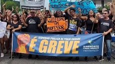 Servidores protestam na entrada da cidade, paralisação deve ocorrer até às 17h - Reprodução: Imagens | Redes Sociais