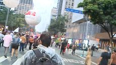 Professores da rede estadual protestam na Avenida Paulista durante greve contra mudanças na carreira e cobram valorização. - Imagem: Reprodução / Apeoesp