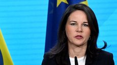 Durante coletiva em Kiev, Annalena Baerbock criticou Putin por intensificar a guerra e comprometer negociações de paz - Imagem: Reprodução / X / @welt