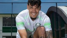 A fratura aconteceu durante o clássico entre Palmeiras e Corinthians - Imagem: Reprodução/Instagram @gustavogomez462