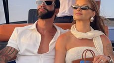 Gusttavo Lima posa ao lado da esposa, mas outra coisa rouba a cena - Imagem: Reprodução/Instagram