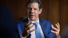 Governo intensifica fiscalização no setor de combustíveis para combater abusos e especulação, enquanto debate proposta com estados - Imagem: Reprodução/Arthur Menescal/Bloomberg