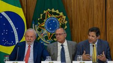 O presidente Luiz Inácio Lula da Silva (e), vice presidente Geraldo Alckmin (c), o ministro da Fazenda, Fernando Haddad (d) - Imagem: Reprodução / Agência Brasil / Joédson Alves