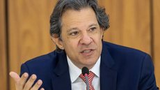 Haddad planeja reunião com Scott Bessent para discutir imposto de 50% e sanções ao STF, buscando esclarecer a situação - Foto: Reproduçã/ Direito USP