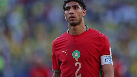Achraf Hakimi, capitão da seleção marroquina e estrela do PSG, terá de responder à Justiça francesa após decisão que confirmou seu julgamento por acusação de estupro. - Imagem: Vincent Carchietta / Imagn Images