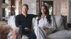 O príncipe Harry e sua esposa, Meghan Markle, no documentário "Harry & Meghan" (Netflix) - Imagem: reprodução/Netflix