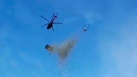 VÍDEO: mais de R$ 4,5 milhões são jogados de helicópteros e grupo vai à loucura - Imagem: reprodução redes sociais