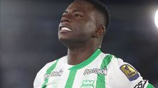 Marino Hinestroza está na mira do Santos - Foto: Daniel Garzon Herazo/NurPhoto via Getty Images