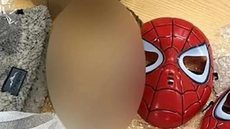 BIZARRO! Cabeça decapitada é encontrada em máscara de homem-aranha; entenda - Imagem: reprodução