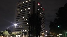 Homem estupra funcionária de hotel e morre após 'cair' do 14º andar - Imagem: reprodução GRU Diário