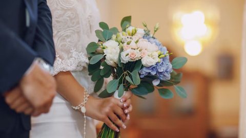 Homem invade casamento e faz convidados de reféns - Imagem: Reprodução / Freepik