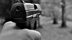 Policiais receberam um chamado sobre um criminoso, armado, que ameaçava matar a ex no local onde ela trabalhava - Imagem: reprodução/Pixabay