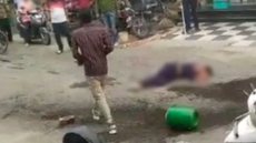 Brutal! Homem mata esposa com golpes de machado no meio da rua; veja vídeo - Imagem: reprodução redes sociais