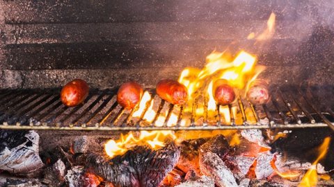 Homem sofre queimaduras graves durante churrasco na praia - Imagem: Reprodução / Freepik