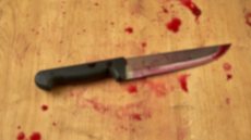 Um homem matou a ex-companheira com 30 facadas após cometer uma invasão na casa dela. - Imagem: reprodução I Freepik