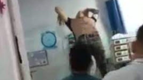 Paciente possuído deixa médicos aterrorizados - Imagem: Reprodução | Redes Sociais