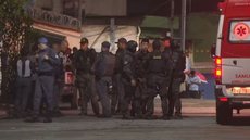 Homem é morto pela polícia após usar ex-esposa como escudo humano - Imagem: Reprodução / TV Globo