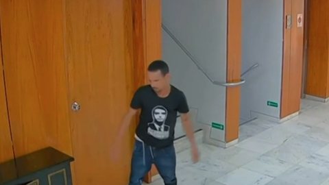 O relógio histórico de Dom João VI, vandalizado durante os tumultos, foi restaurado e faz parte do acervo da Presidência - Imagem: Reprodução