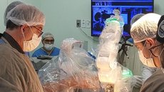 Hospital do interior de SP realiza a primeira cirurgia de coluna com auxílio de robô - Imagem: Reprodução / HCRP