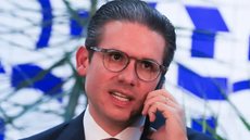 Hugo Motta anunciou o envio da PEC que reduz a jornada semanal e amplia o período de descanso dos trabalhadores. - Imagem: Reprodução/Agência Brasil.