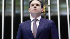 Hugo Motta anuncia adiamento da votação do projeto que cria regras para uso de dinheiro público no socorro a bancos em crise - Imagem: Reprodução