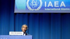 Rafael Grossi, da AIEA, afirma que Irã enriquece urânio em níveis militares, mas sem provas de armas nucleares. - Imagem: Reprodução | X (Twitter) - @AFPnews