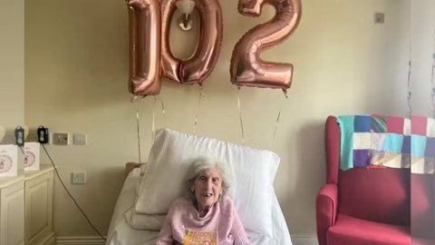 VÍDEO - idosa de 102 anos revela seu segredo para uma vida tão longa - Imagem: reprodução Reprodução Care UK / SWNS