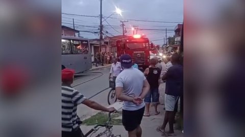 Idosa morre após ser atingida por roda de ônibus no Guarujá - Imagem: Reprodução / Netto Santos