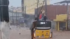 Passageiros são resgatados de ônibus ilhado após forte chuva em SP - Imagem: Reprodução | Redes Sociais