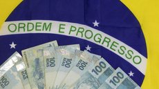 Governo planeja retirar R$ 5 bilhões do Programa de Aceleração do Crescimento - Imagem: Freepik