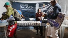 Frente fria traz de volta tendas de acolhimento com sopa, cobertores e até vacinas em SP - Imagem: Divulgação / SECOM - SP