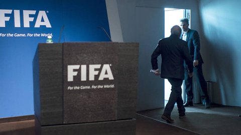 Veja a lista de clubes brasileiros proibidos de contratar pela FIFA em 2025 - Imagem: Reprodução | CNSS.GOV.LB