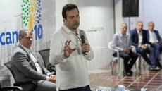 O secretário Robson Tuma, do Ministério da Cidadania, planeja disputar uma vaga no Senado Federal nas eleições de 2026, buscando apoio em novas siglas. - Imagem: Reprodução | Matheus Misumoto/Associação Japonesa de Santos