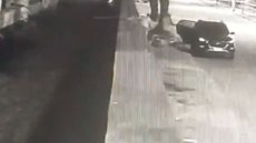 Ambulante é sequestrado, assassinado e desovado em Santos; câmera flagra momento brutal - Imagem: Reprodução | Redes Sociais