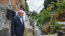 O presidente Lula divulga investimento de R$ 4,67 bilhões para urbanização de favelas em 12 estados, com foco em São Paulo. - Imagem: Divulgação / Ricardo Stuckert