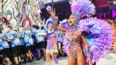 Entre os destaques, Sabrina Sato brilha à frente da bateria da Gaviões da Fiel, uma das escolas mais esperadas do evento - Imagem: Reprodução | AgNews