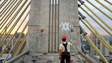 Limpeza Ponte Estaiada - Imagem: Reprodução / Secom / Prefeitura de São Paulo