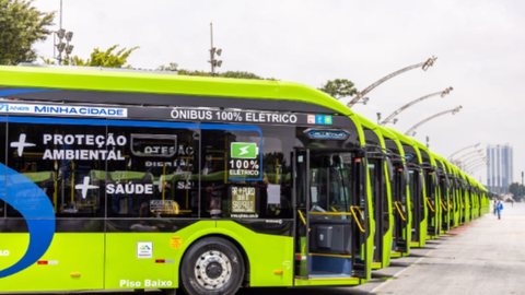 O uso de baterias avançadas permitirá a ampliação da frota de ônibus elétricos, que não emitem poluentes locais