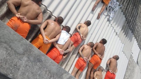 Dez detentos tentam fugir pelo telhado de presídio em Pacatuba - Imagem: Reprodução | X (Twitter)