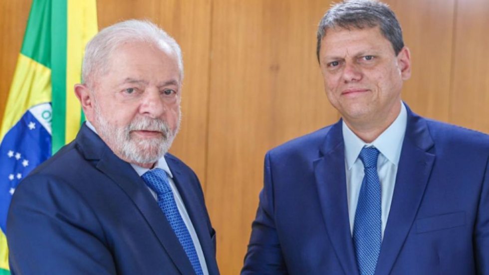 Luiz Inácio Lula da Silva e Tarcísio de Freitas. - Imagem: Reprodução | Twitter @LulaOficial / Ricardo Stuckert
