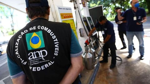 Fiscalização em postos de combustíveis - Imagem: Reprodução | Marcelo Camargo/Agência Brasil