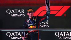 Verstappen se aproxima de Norris, que precisa de um segundo lugar para garantir o título - Foto: Mark Thompson/Getty Images