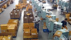 A arrecadação com taxas sobre remessas internacionais subiu 45%, totalizando R$2,88 bilhões em 2024 - Imagem: Reprodução / Elza Fiúza / Arquivo Agência Brasil
